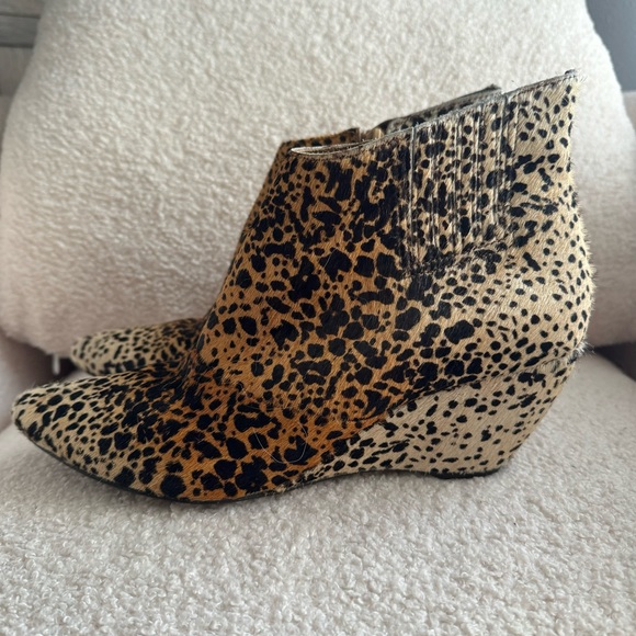 Matisse Nugent Wedge Bootie with Cow Hair in Leopard, Leather real fur Dyed Cow - Picture 2 of 9